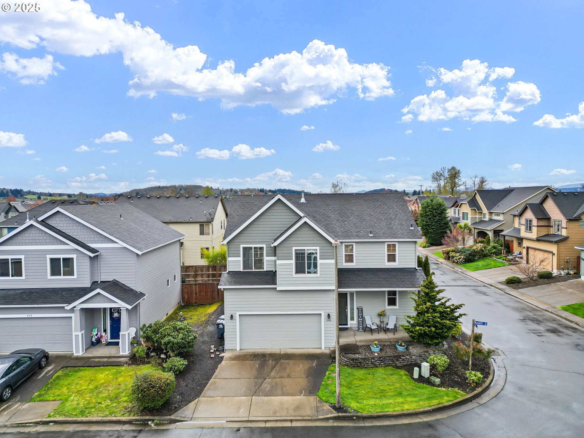 a view of house with garden