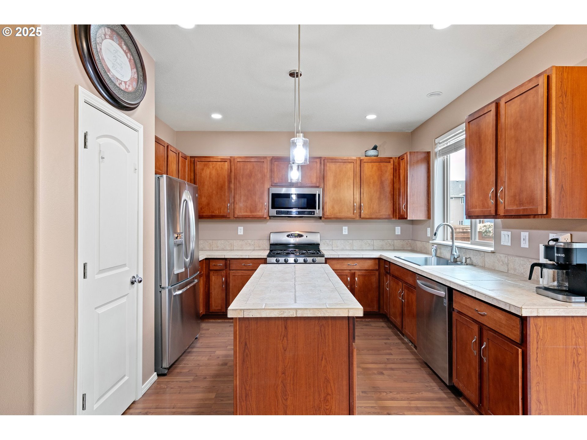 646 Raber Road Eugene, OR 97402 - Photo 15 of 44 a kitchen with stainless steel appliances granite countertop a sink a stove and a refrigerator