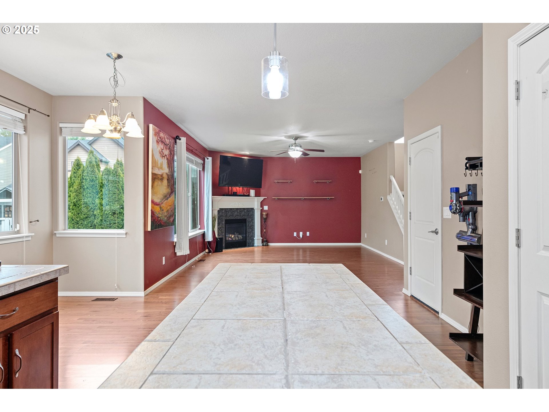 646 Raber Road Eugene, OR 97402 - Photo 20 of 44 a view interior of a house and natural light