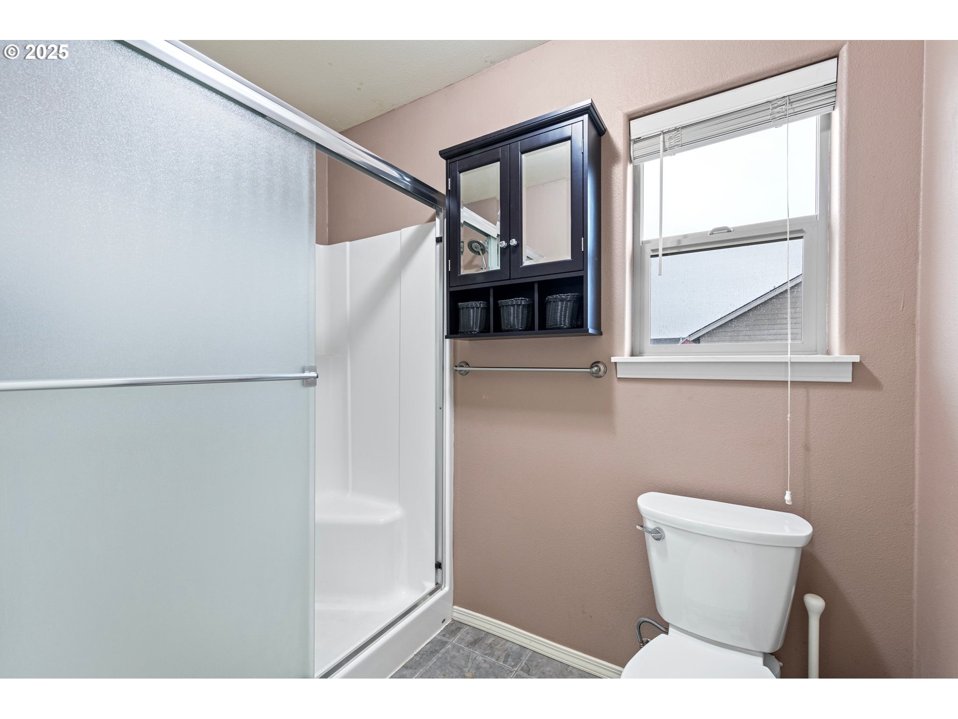 646 Raber Road Eugene, OR 97402 - Photo 29 of 44 a bathroom with a toilet a sink and a window