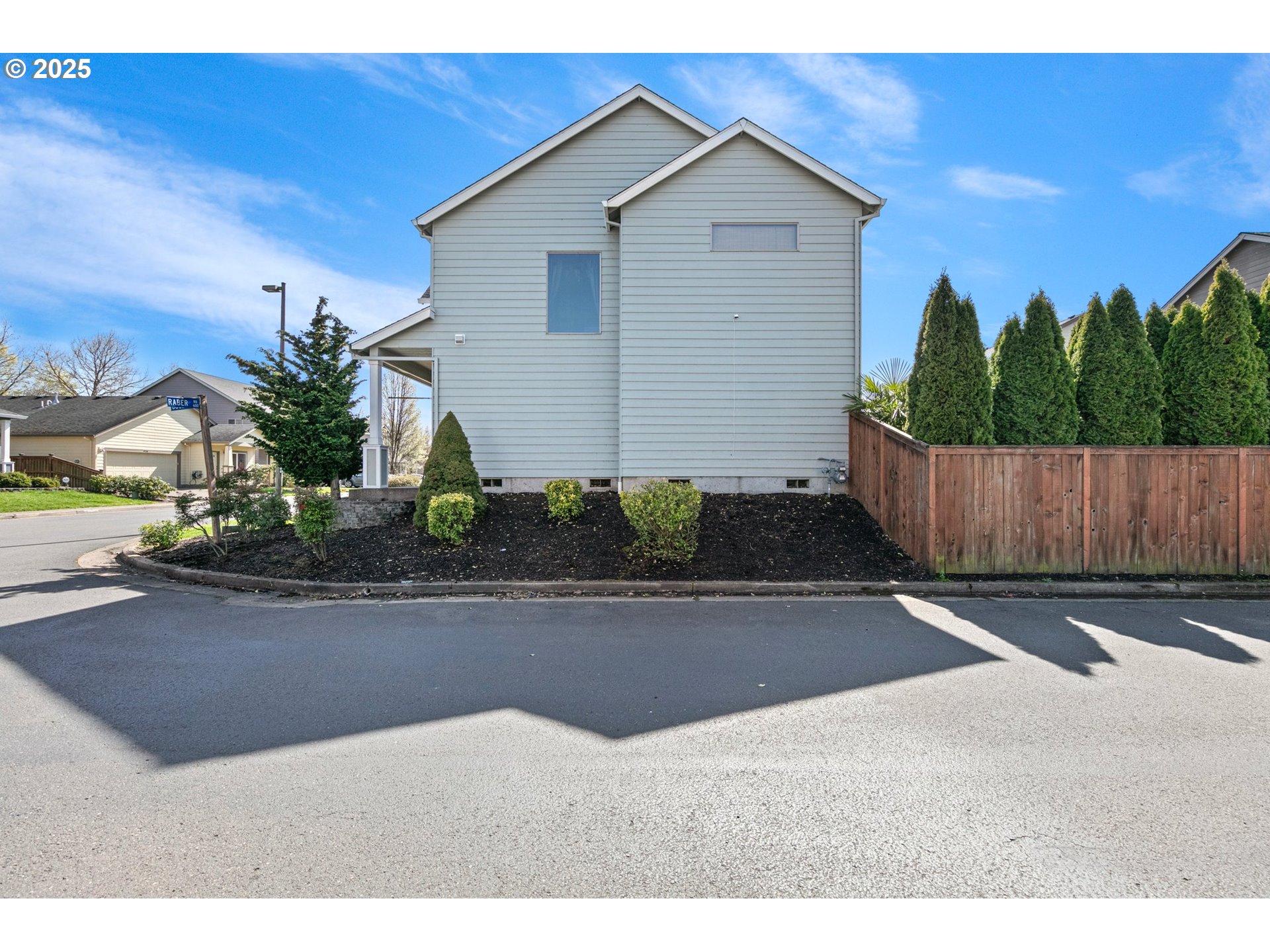 646 Raber Road Eugene, OR 97402 - Photo 42 of 44 a view of a backyard