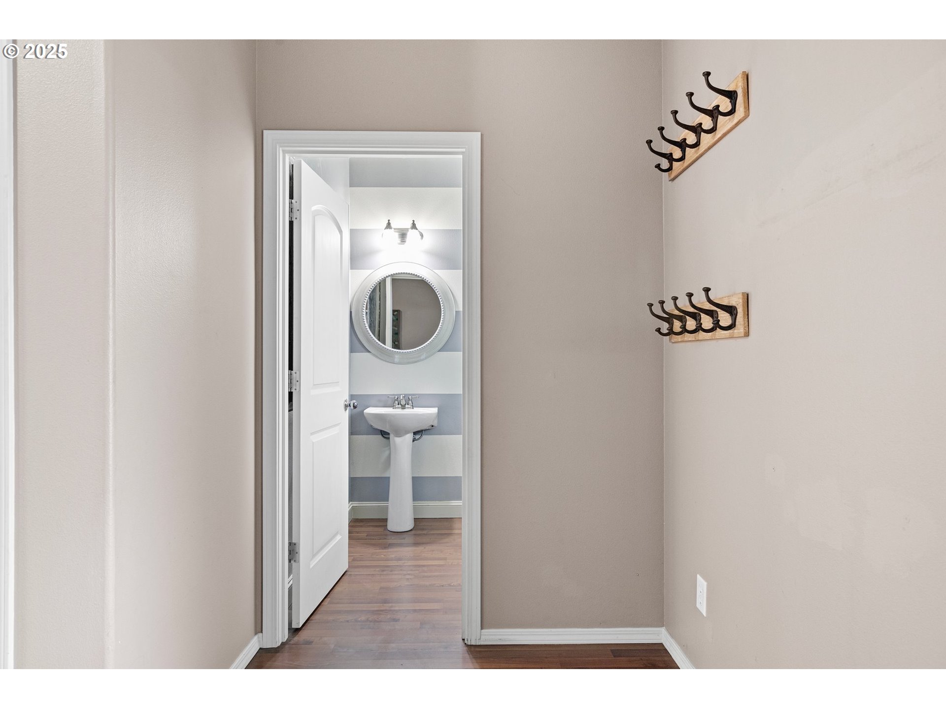 646 Raber Road Eugene, OR 97402 - Photo 6 of 44 a view of living room with granite countertop furniture and a sink