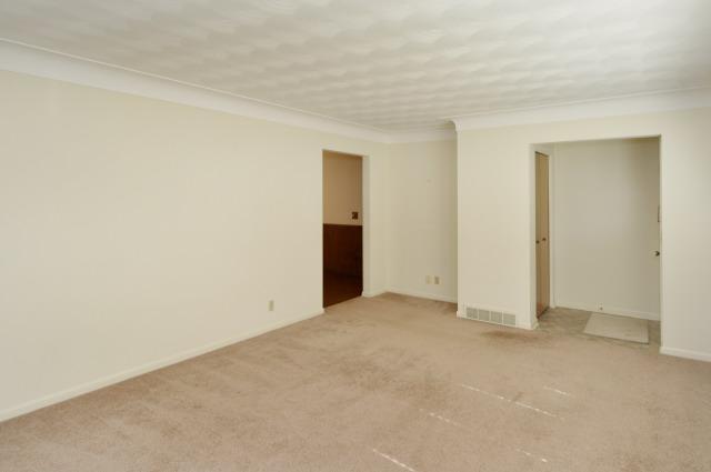1109 Piccadilly Road Kalamazoo, MI 49006 - Photo 3 of 18 Additional Photo
