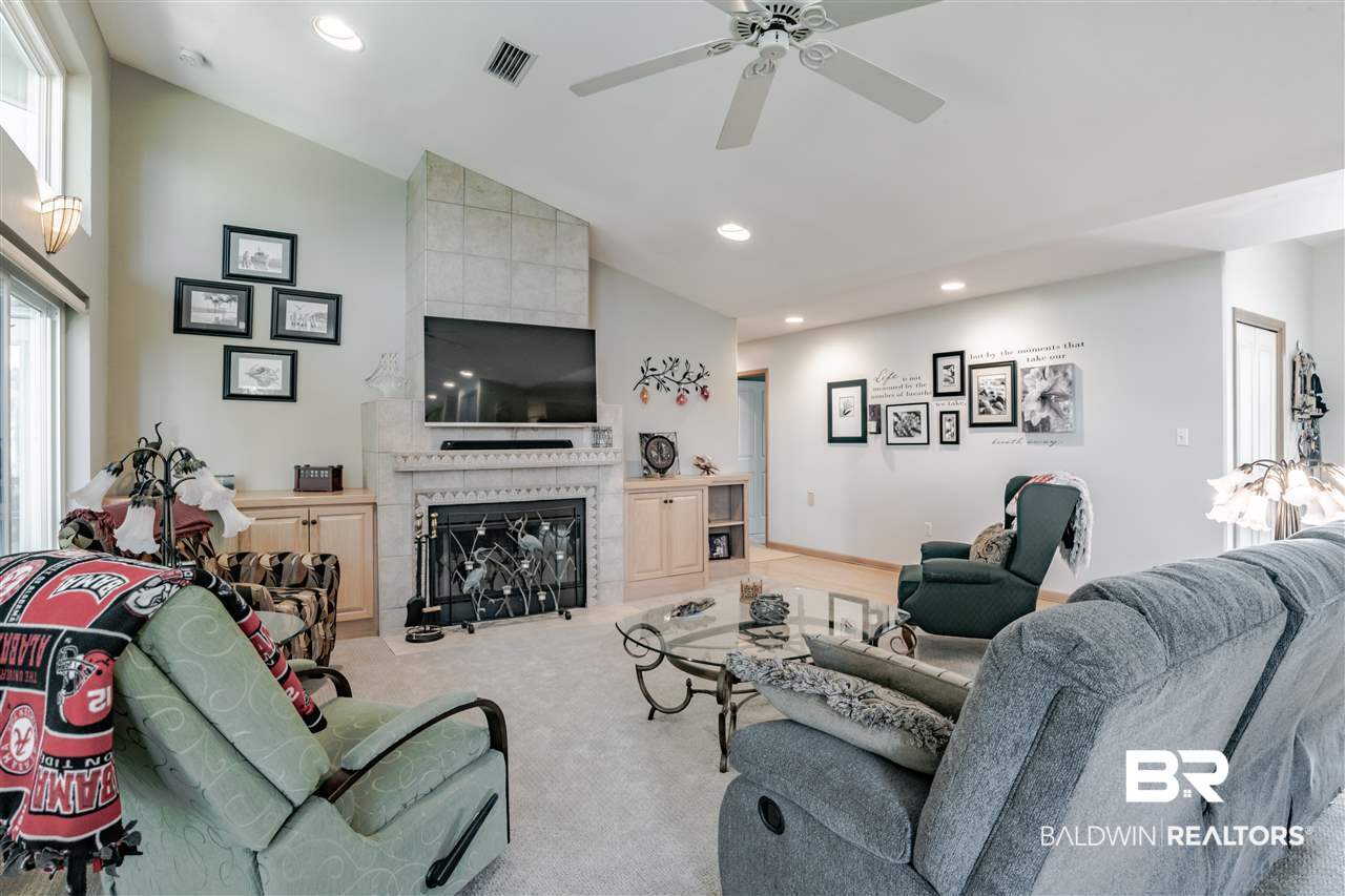 9225 Bay Point Drive Elberta, AL 36530 - Photo 8 of 50 Living Room