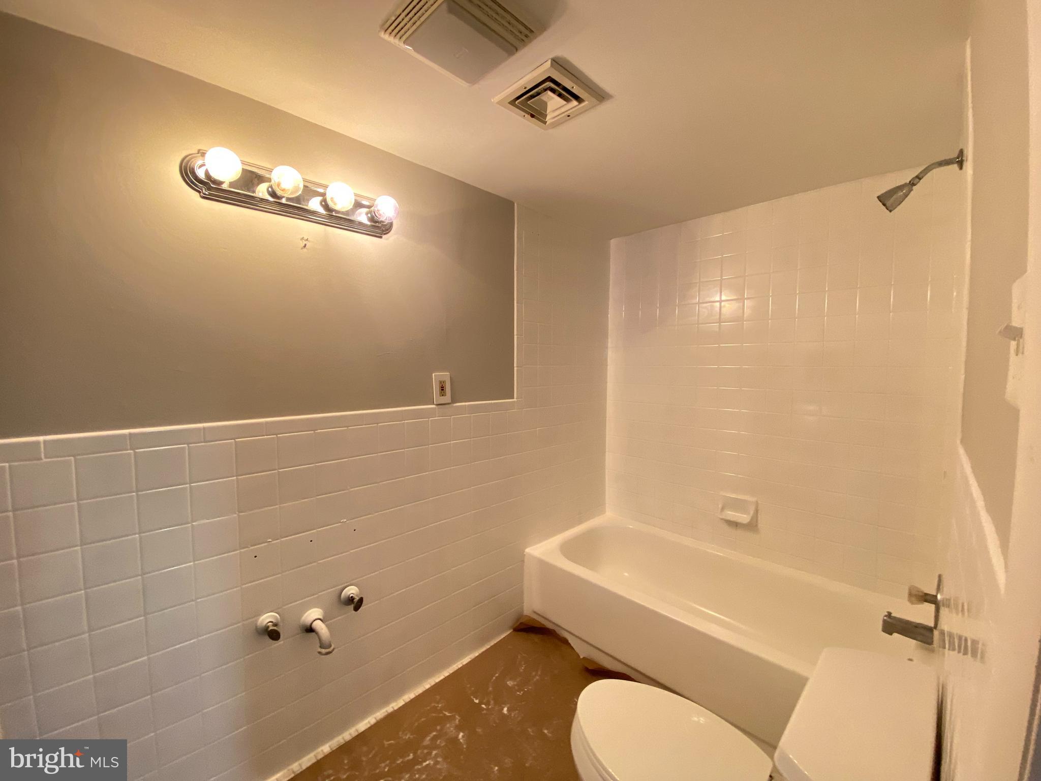 713 Walnut Street, Unit 3R Philadelphia, PA 19106 - Photo 9 of 13