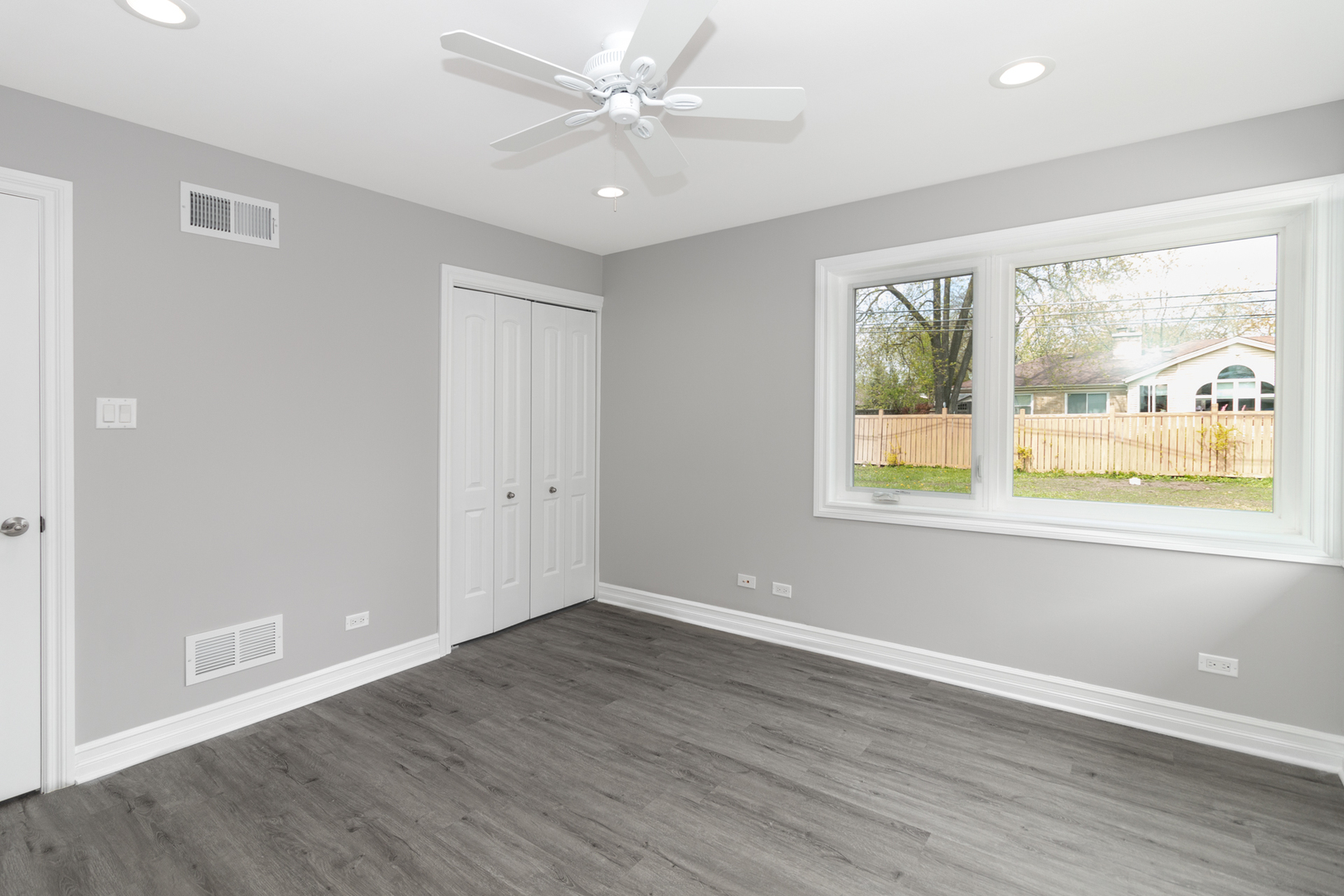 2092 De Cook Avenue Park Ridge, IL 60068 - Photo 13 of 21