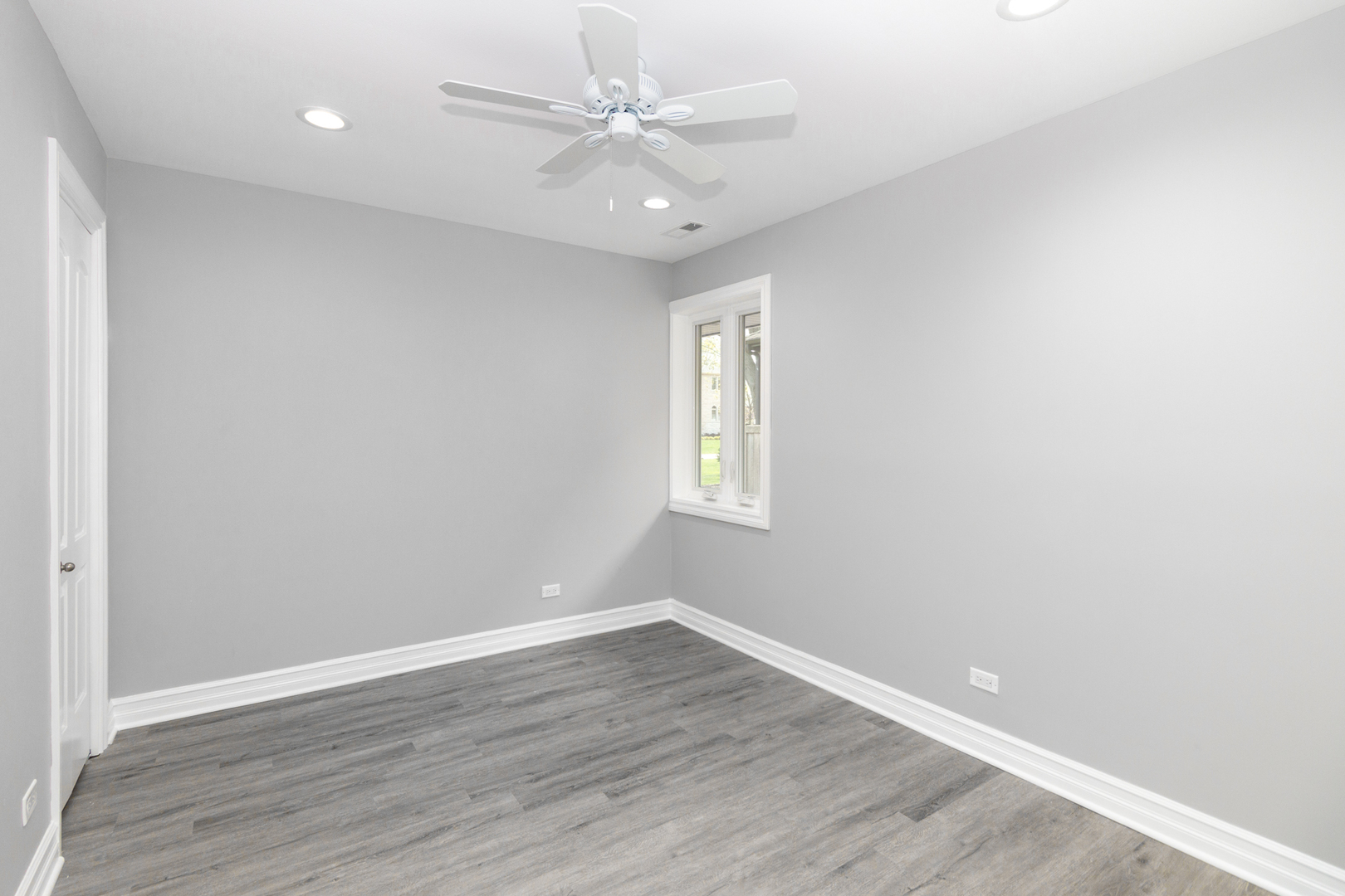 2092 De Cook Avenue Park Ridge, IL 60068 - Photo 16 of 21