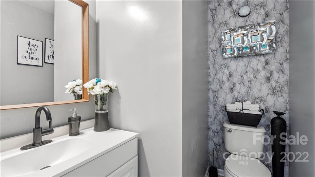3302 Nevin Brook Road Charlotte, NC 28269 - Photo 11 of 24 Gallery Image 11