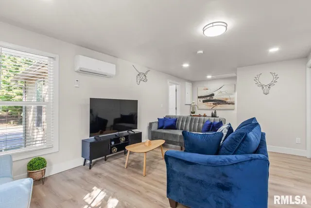 $300,000 | 504 North 4th Street, Dunlap, IL 61525