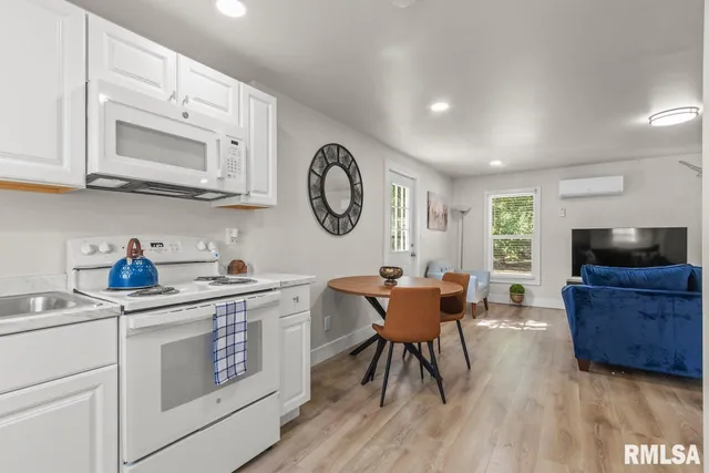 $300,000 | 504 North 4th Street, Dunlap, IL 61525