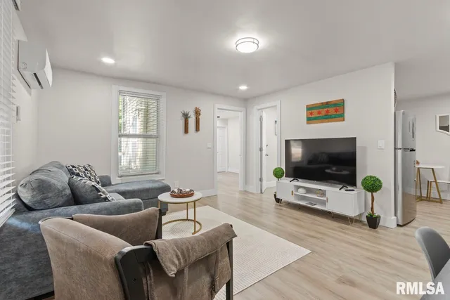 $300,000 | 504 North 4th Street, Dunlap, IL 61525