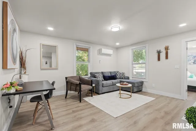 $300,000 | 504 North 4th Street, Dunlap, IL 61525