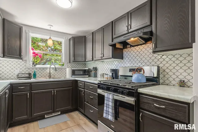 $300,000 | 504 North 4th Street, Dunlap, IL 61525