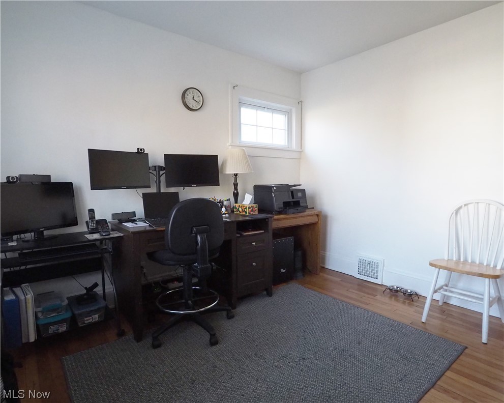 3060 Yorkshire Road Cleveland, OH 44118 - Photo 30 of 35 Home office with wood-type flooring
