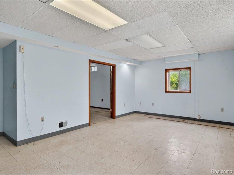 5081 Vines Road Howell, MI 48843 - Photo 45 of 77 39-5081-Vines-Rd-Howell-MI-48843-WindowStill-42.jpg