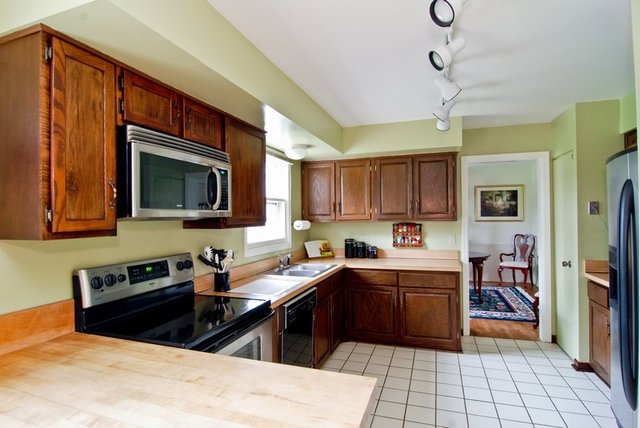 238 Lee Road Northbrook, IL 60062 - Photo 4 of 12