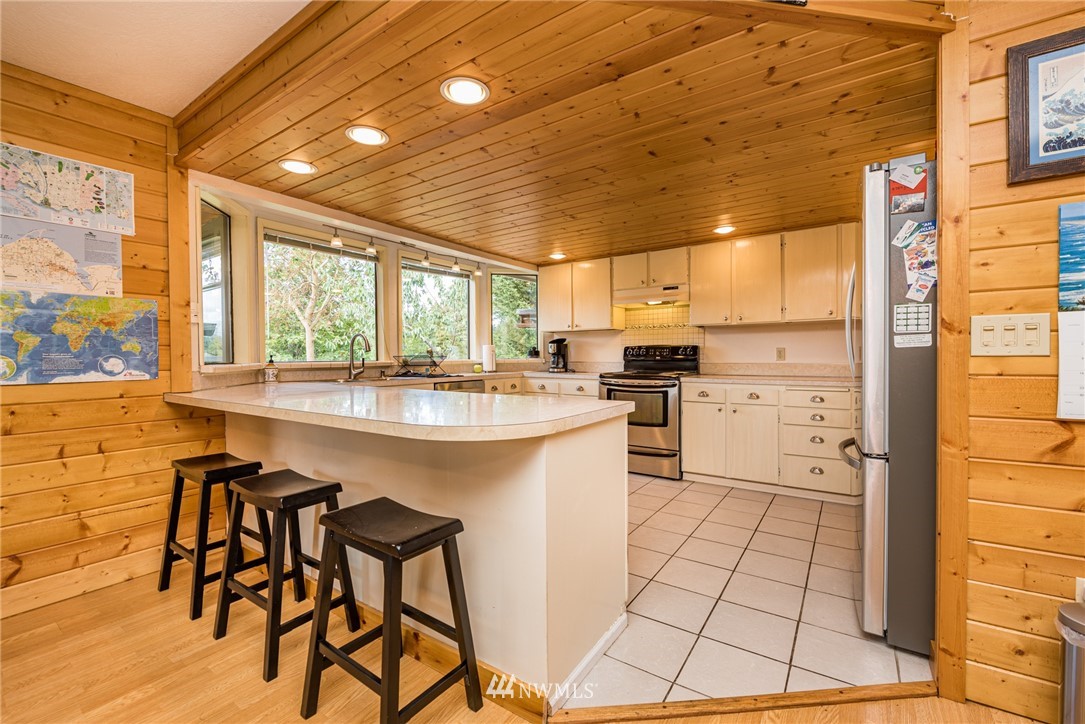 283 Williamson Road Sequim, WA 98382 - Photo 5 of 38 a kitchen with cabinets and chairs