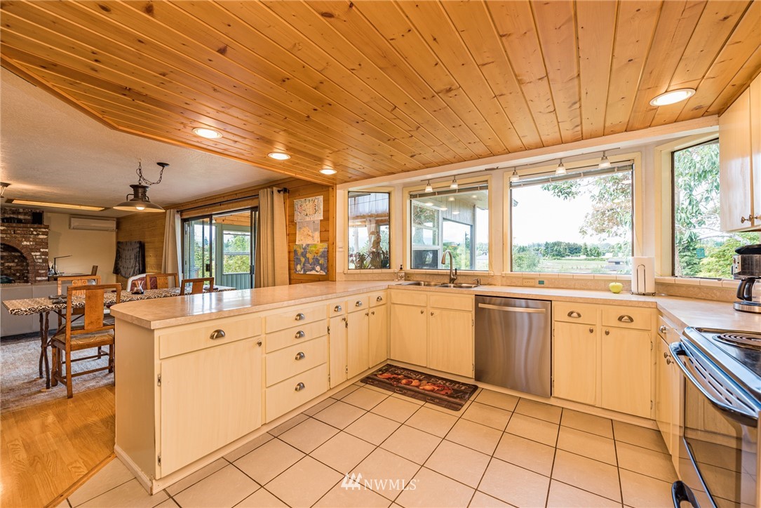 283 Williamson Road Sequim, WA 98382 - Photo 6 of 38 a large white kitchen with granite countertop a stove a sink dishwasher and a refrigerator