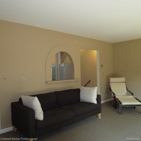643 Oakbrook West, Unit 23 Rochester, MI 48307 - Photo 9 of 24 Living Room