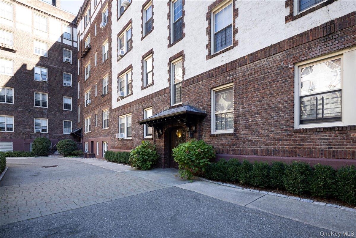 83-09 Talbot, Unit 6L Queens, NY 11415 - Photo 19 of 19 a front view of a brick building