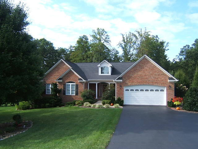 133 Piper Glenn Blue Ridge, VA 24064 - Photo 1 of 73 Front