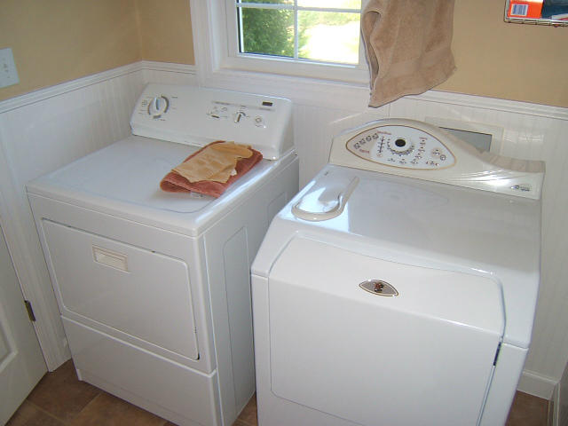 133 Piper Glenn Blue Ridge, VA 24064 - Photo 40 of 73 a utility room with dryer and washer