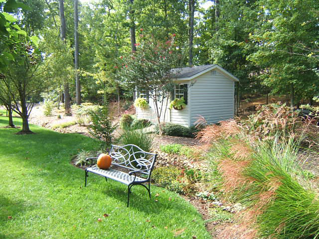 133 Piper Glenn Blue Ridge, VA 24064 - Photo 64 of 73 a backyard of a house with table and chairs