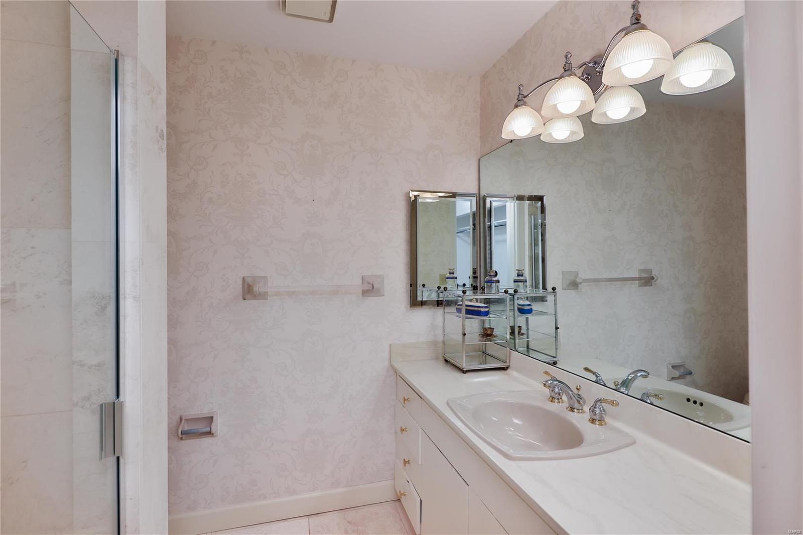 3 Chatfield Place Road Creve Coeur, MO 63141 - Photo 20 of 43 Gallery Image 20
