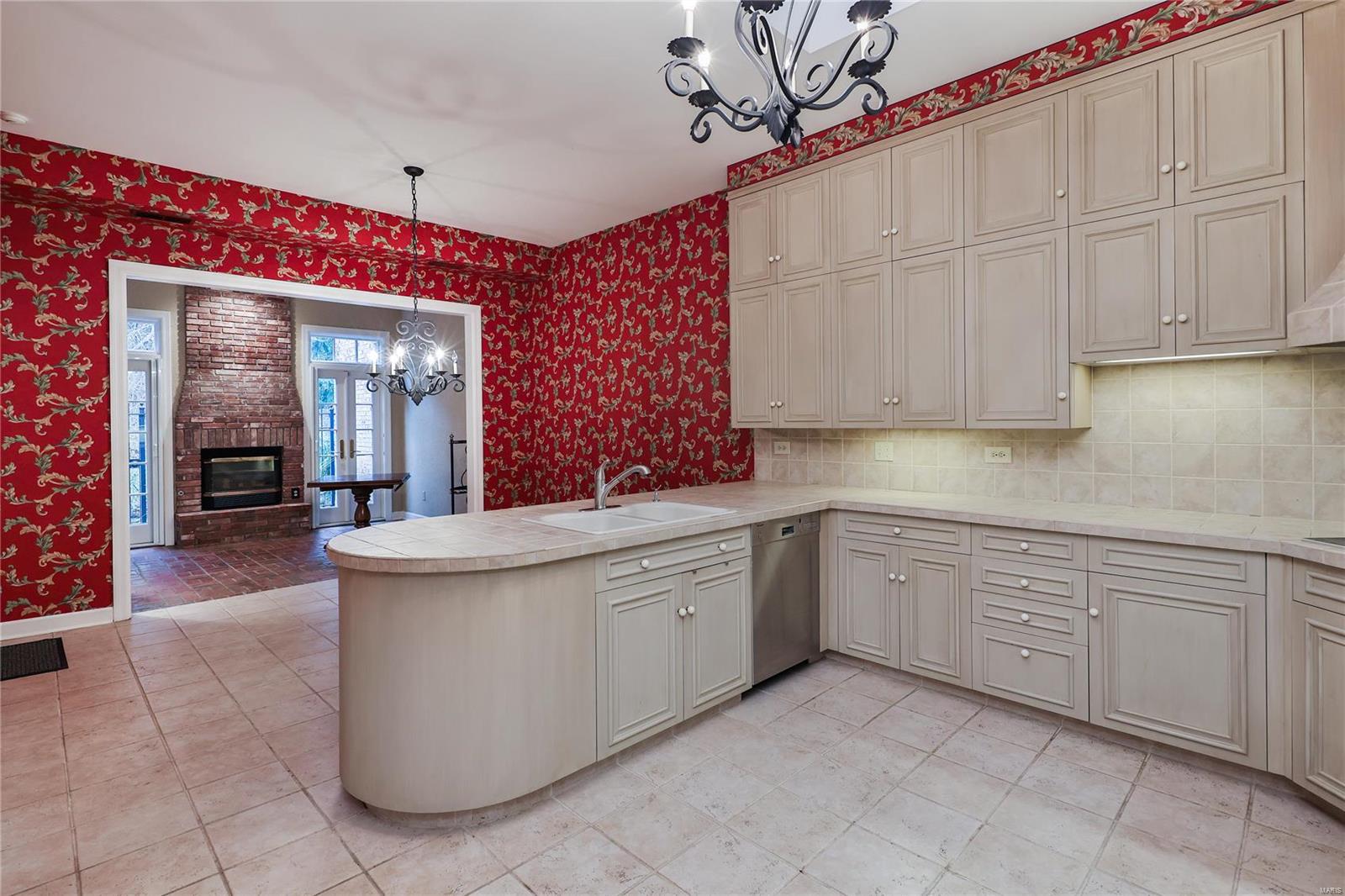 3 Chatfield Place Road Creve Coeur, MO 63141 - Photo 10 of 43 Gallery Image 10