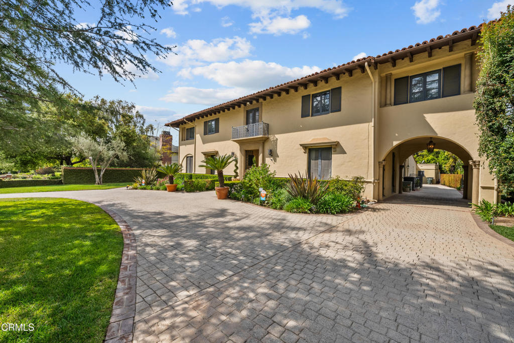 795 Holladay Road Pasadena, CA 91106 - Photo 2 of 16 2