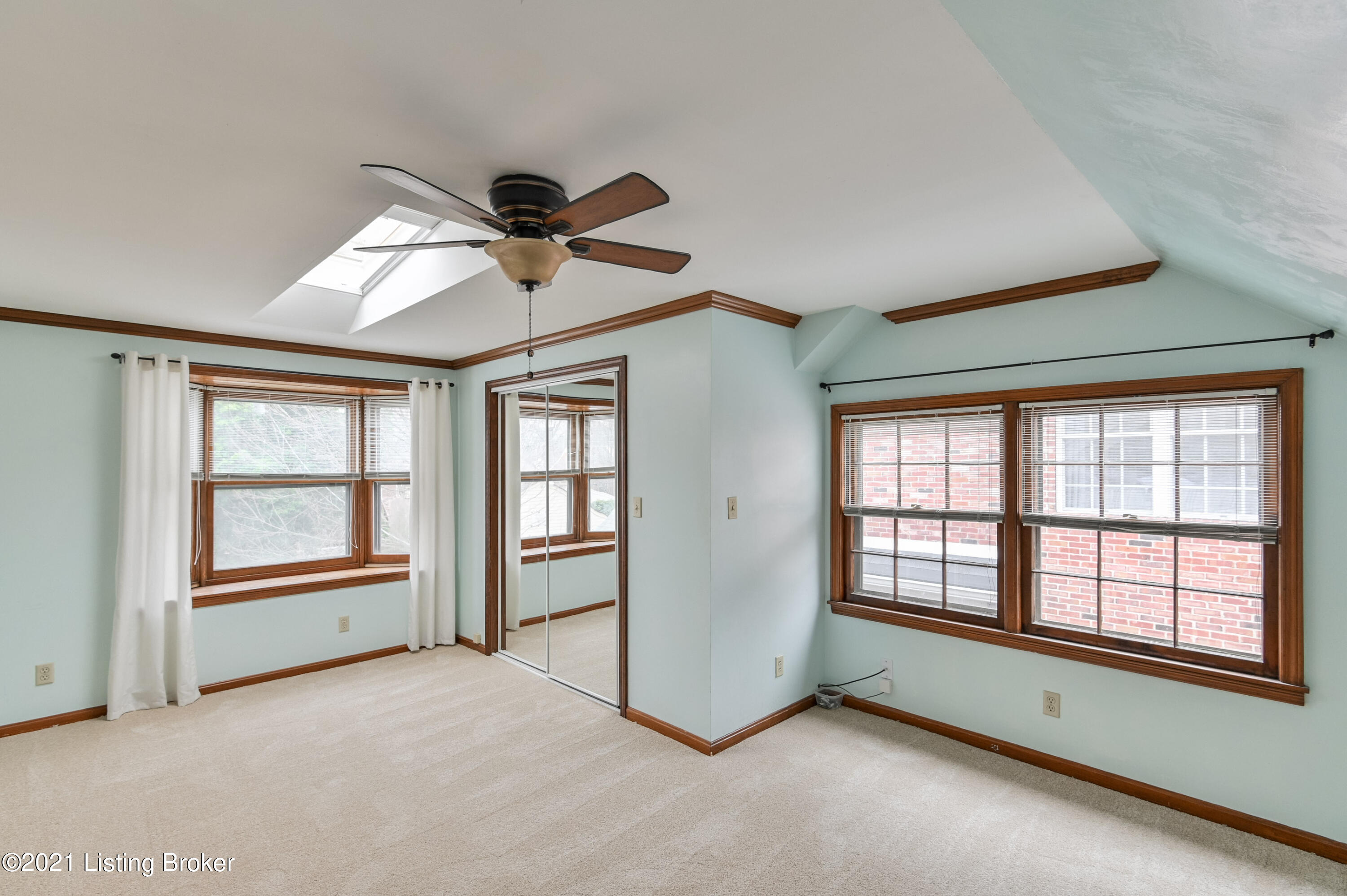 218 Ring Road Louisville, KY 40207 - Photo 28 of 48 031 - 20210311 2355