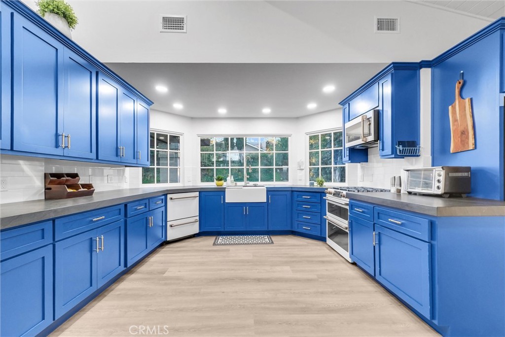 2120 Fairview Avenue Riverside, CA 92506 - Photo 13 of 49