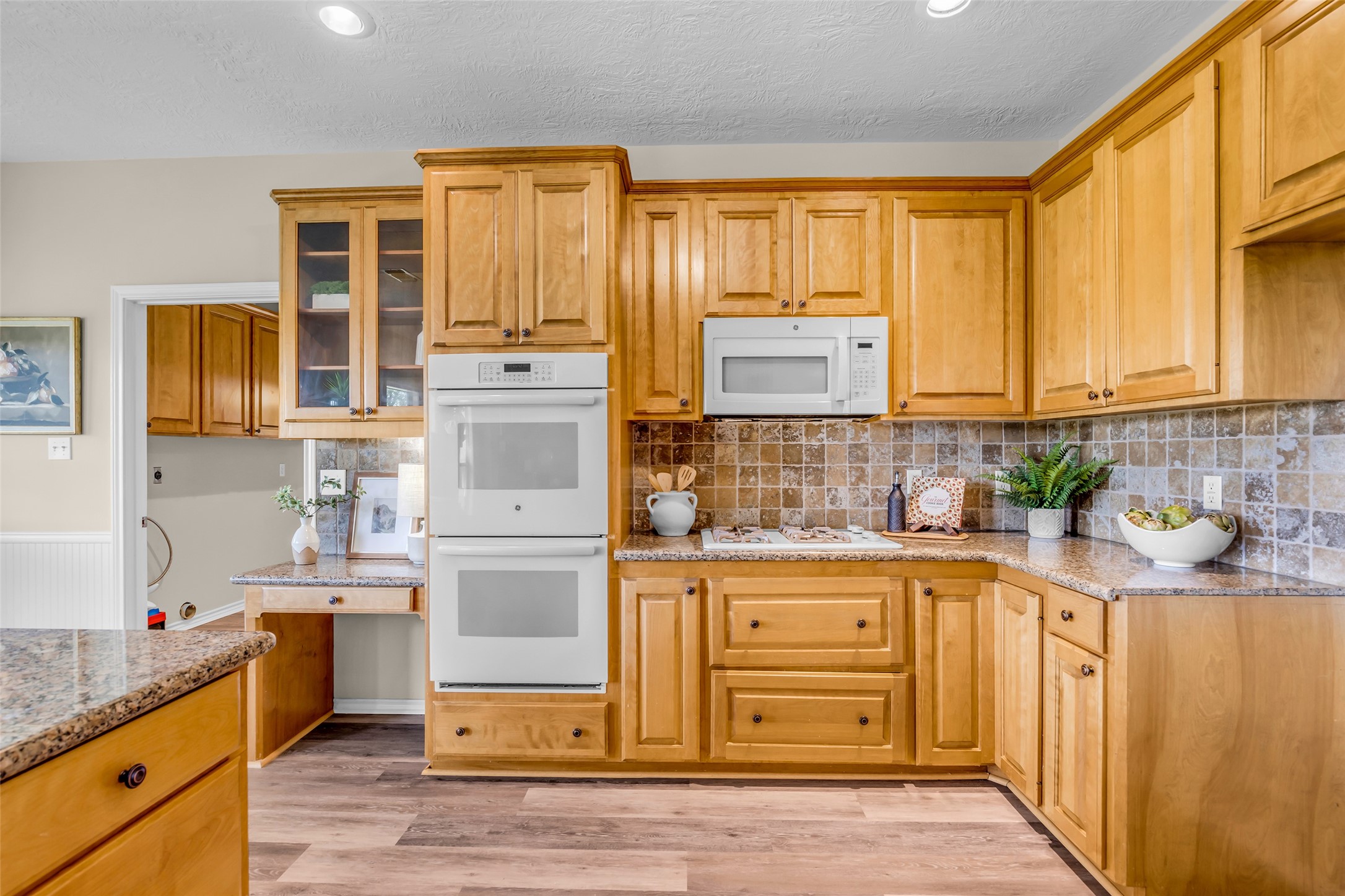 1075 Harrisburg Road Brenham, TX 77833 - Photo 22 of 48 Double oven for easy cooking
