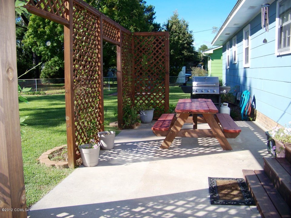 216 Pine Dale Road Havelock, NC 28532 - Photo 16 of 23 Back Patio