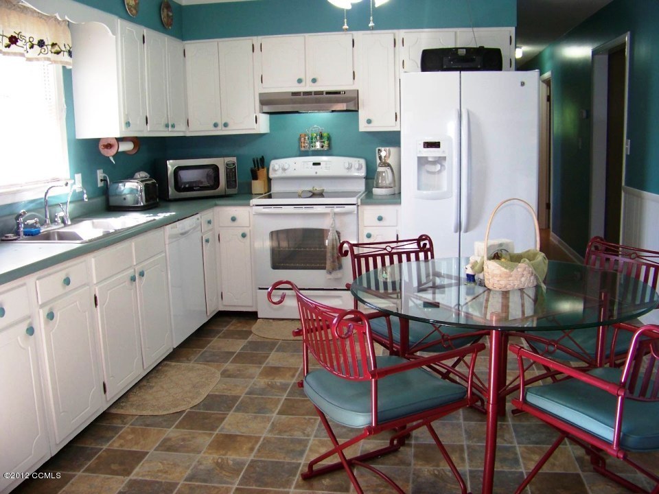 216 Pine Dale Road Havelock, NC 28532 - Photo 4 of 23 Kitchen