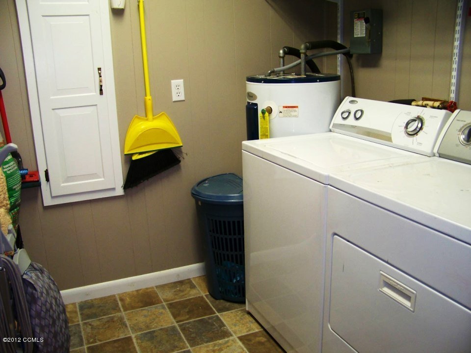 216 Pine Dale Road Havelock, NC 28532 - Photo 8 of 23 Utility Room/Pantry