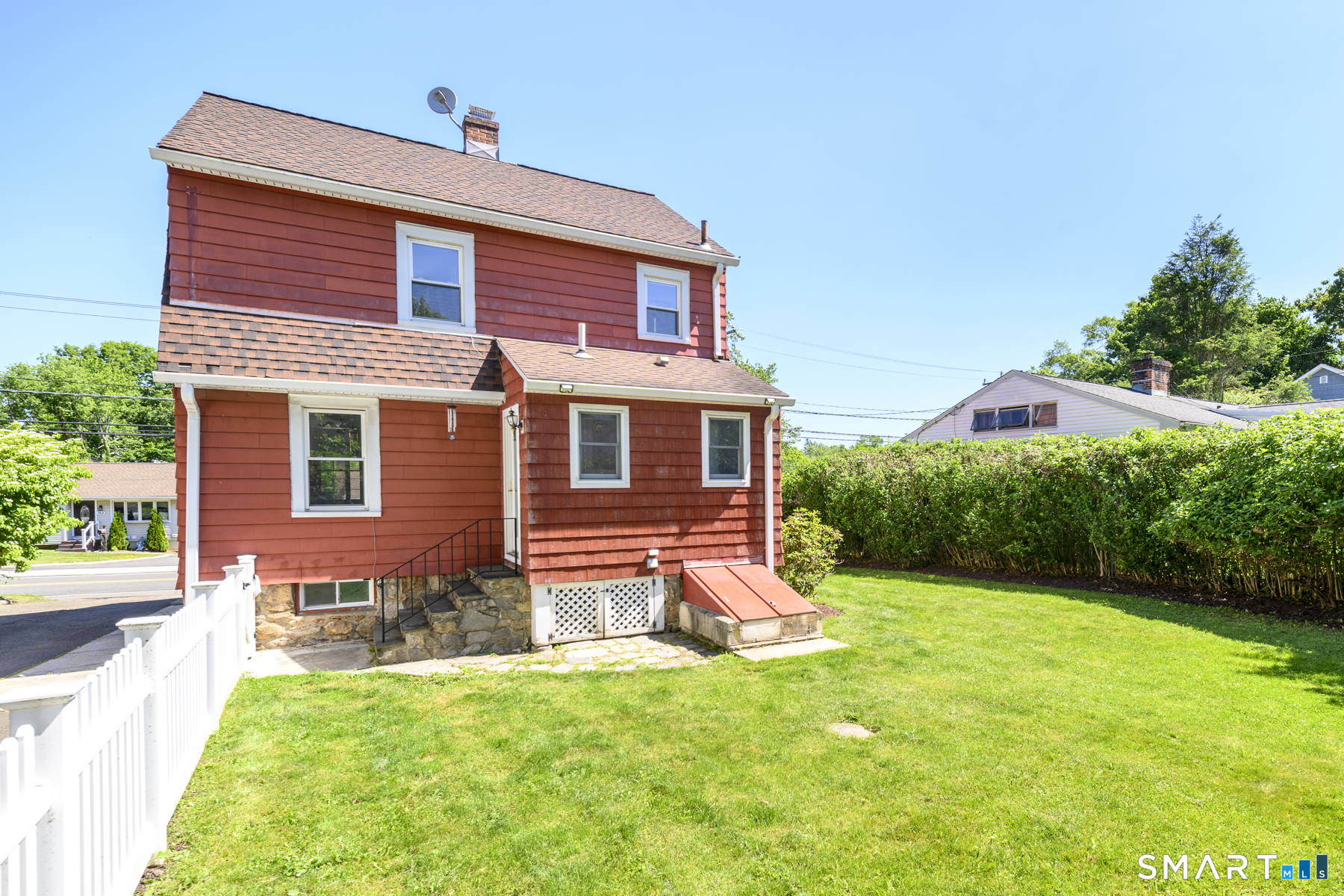 162 Toms Road Stamford, CT 06906 - Photo 25 of 30