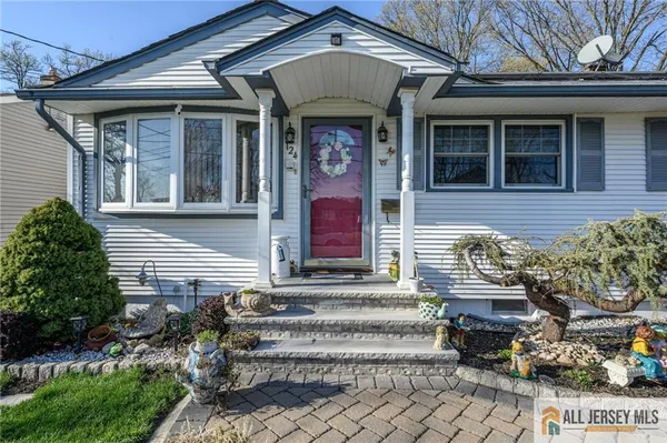 $589,000 | 124 Inwood Avenue, Colonia, NJ 07067