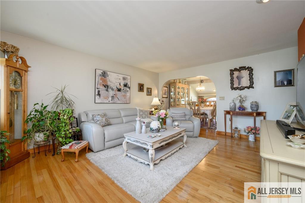 124 Inwood Avenue Colonia, NJ 07067 - Photo 11 of 36