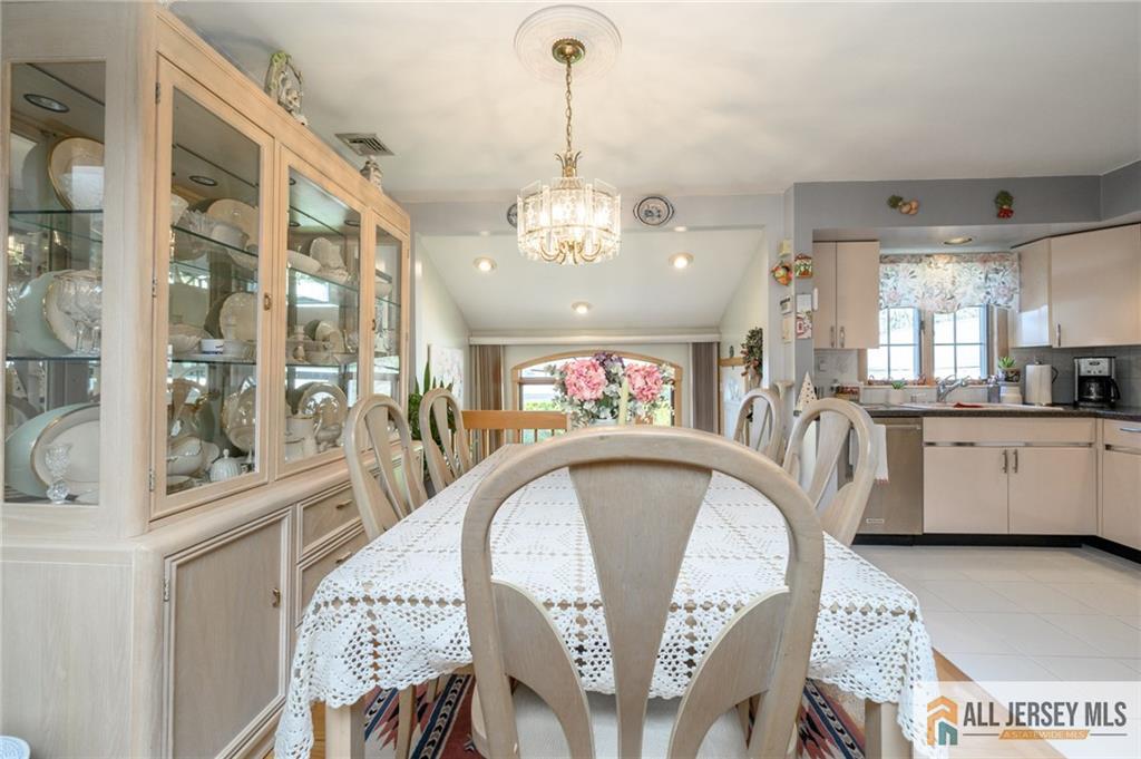 124 Inwood Avenue Colonia, NJ 07067 - Photo 13 of 36