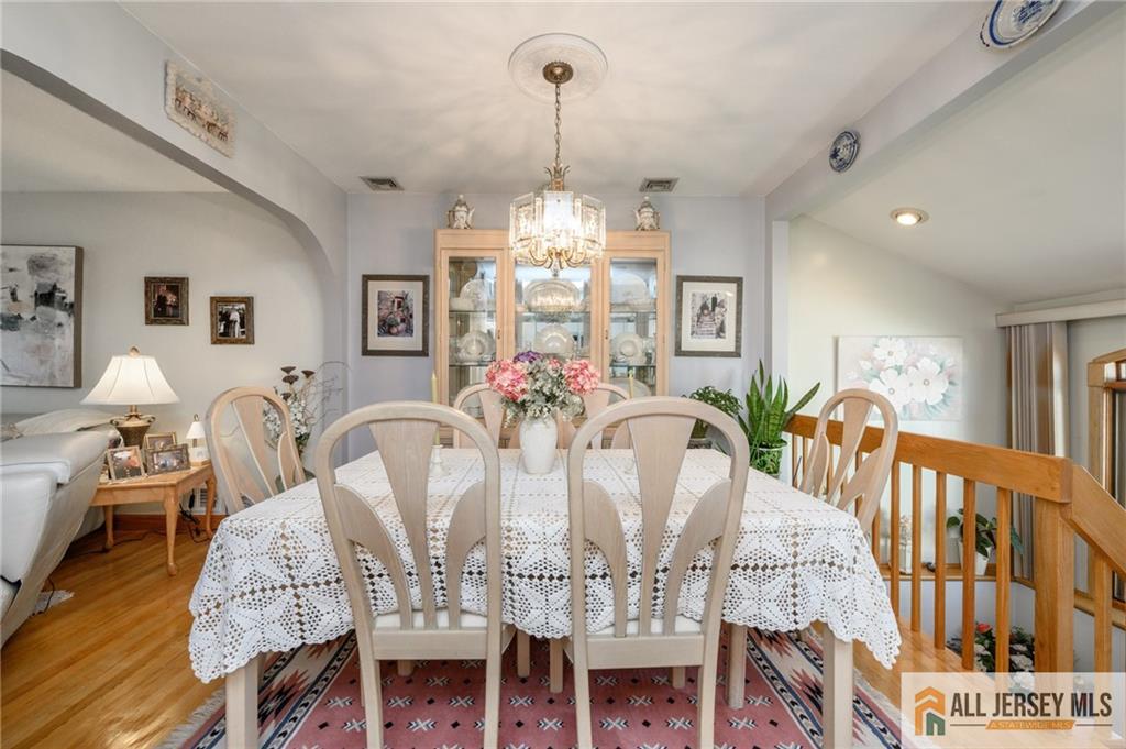 124 Inwood Avenue Colonia, NJ 07067 - Photo 14 of 36