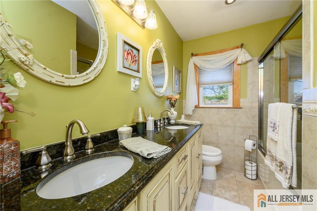 124 Inwood Avenue Colonia, NJ 07067 - Photo 15 of 36