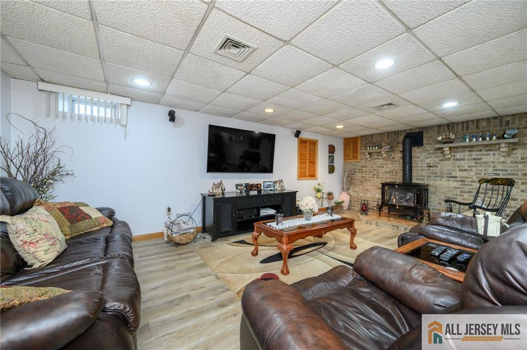 124 Inwood Avenue Colonia, NJ 07067 - Photo 22 of 36