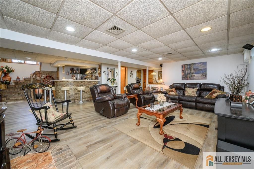 124 Inwood Avenue Colonia, NJ 07067 - Photo 23 of 36