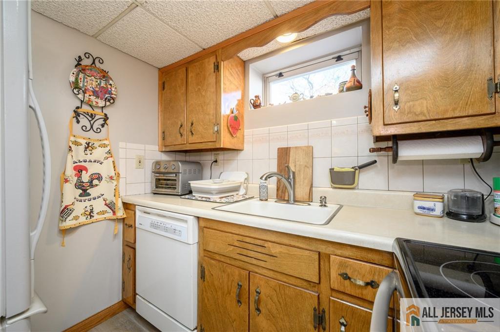 124 Inwood Avenue Colonia, NJ 07067 - Photo 25 of 36