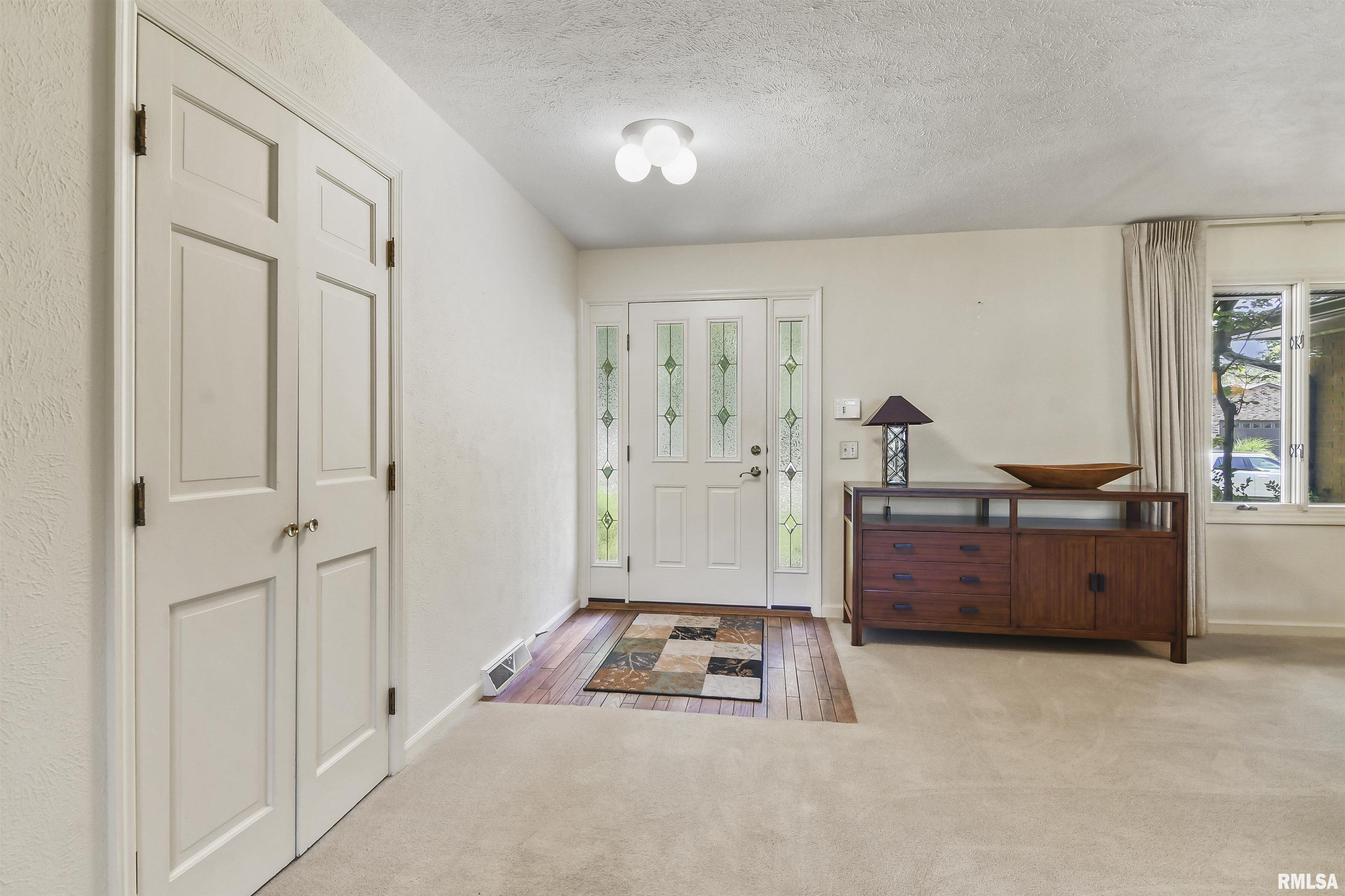 213 Wild Rose Lane Rochester, IL 62563 - Photo 4 of 38