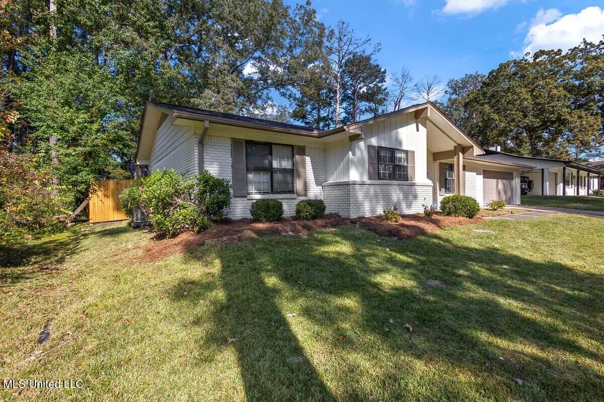 648 Briarcliff Circle Jackson, MS 39212 - Photo 3 of 23 HTP_3233