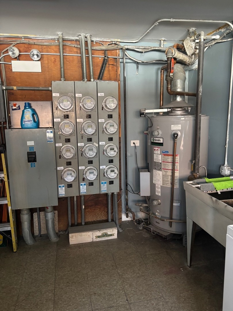 6323 West 64th Place, Unit 1D Chicago, IL 60638 - Photo 14 of 16 a view of storage and utility room