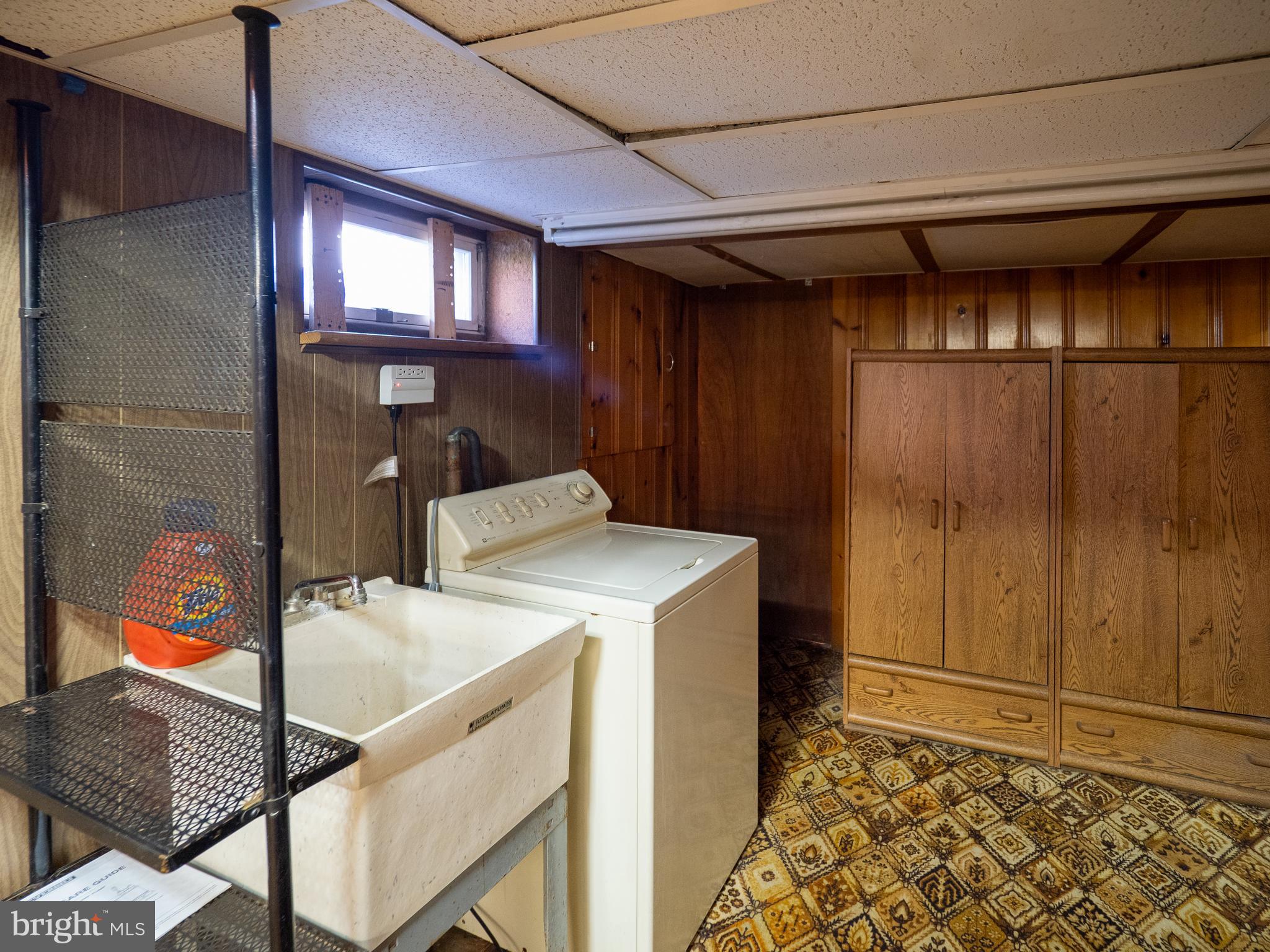 1615 Butler Street Easton, PA 18042 - Photo 36 of 38 a utility room with dryer and washer
