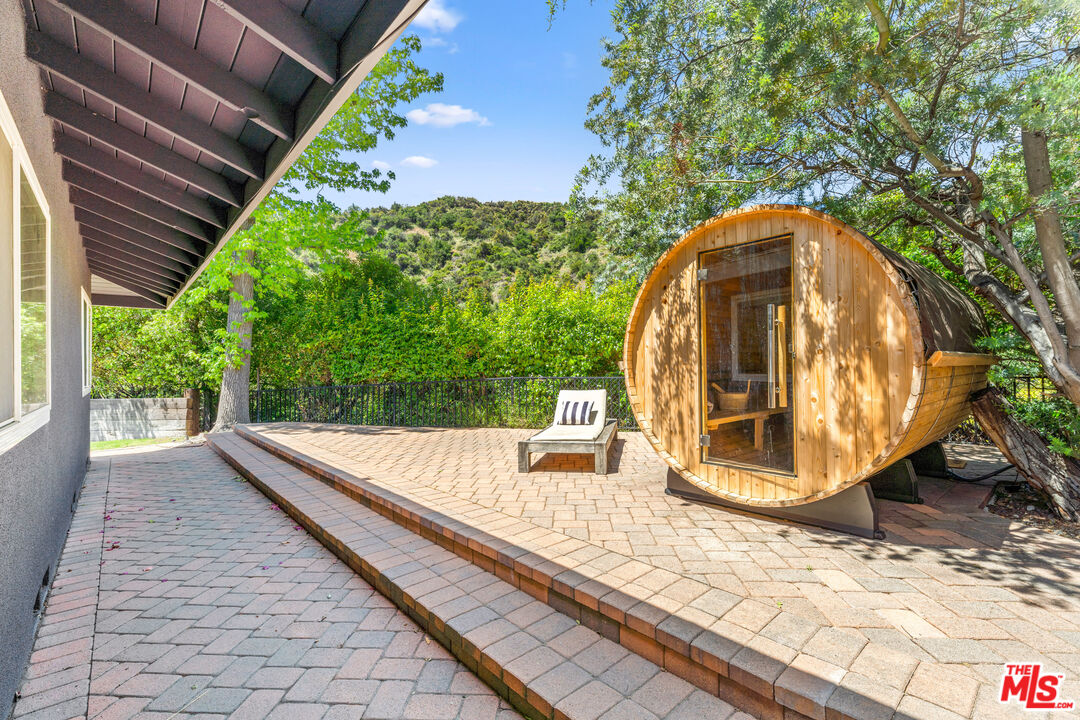 3940 Mandeville Canyon Road Los Angeles, CA 90049 - Photo 24 of 54